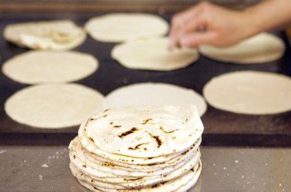tortillas recien hechas a mano Tortillas recién hechas a mano